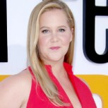 Amy Schumer es captada yendo a ejercitarse tras revelar extraño trastorno