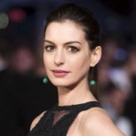 Anne Hathaway sorprende con este colorido atuendo caminando en Nueva York: ¿Te gusta su look?