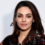 Mila Kunis es captada llevando el look más sencillo y divertido posible