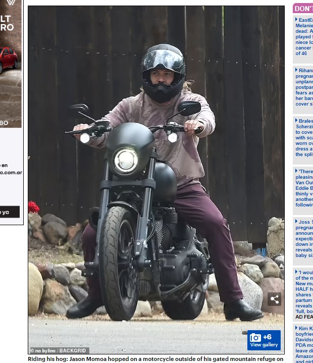Jason Momoa, detectado a bordo de su moto en las afueras de su refugio en Agoura Hills / Captura www.dailymail.co.uk