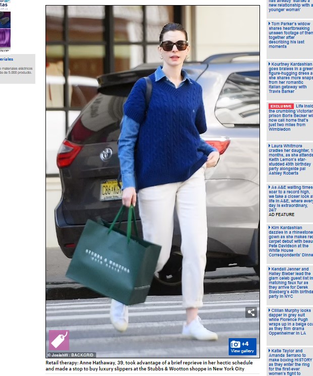Anne Hathaway, captada haciendo compras en Nueva York / Captura www.dailymail.co.uk