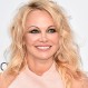 El look “angelical” de Pamela Anderson a sus 55 años: Actriz de “Guardianes de la Bahía” es captada en Malibú