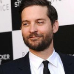 Tobey Maguire salió del cumpleaños de DiCaprio con una misteriosa acompañante