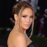 Jennifer Lopez lo hizo de nuevo: “Diva del Bronx” dejó a todos pidiendo explicaciones por este look