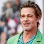 Brad Pitt llama la atención con traje de terciopelo durante el rodaje de su nueva película
