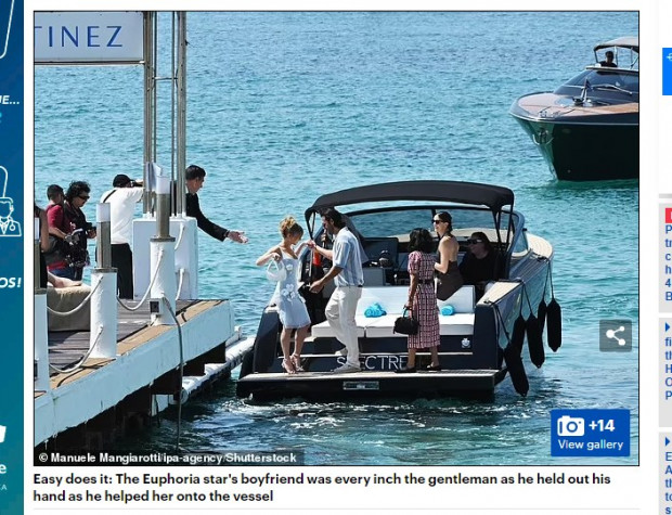 Sin embargo, para subir a la embarcación, necesitó la ayuda de su prometido Jonathan Davino / Captura www.dailymail.co.uk