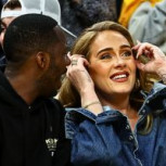 Adele es fotografiada por primera vez con su anillo de casada en un partido de la NBA
