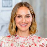 Natalie Portman reaparece sonriente y sin su anillo de casada a cuatro meses del anuncio de su divorcio