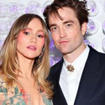 Suki Waterhouse es fotografiada por paparazzis junto a Robert Pattinson, y sorprende con su panza de embarazada