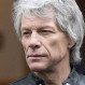 Jon Bon Jovi sorprende a todos por su apariencia en salida con su esposa: Así se ve a los 61 años