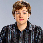 Angus T. Jones, el niño de “Two and a Half Men”, vuelve a ser fotografiado por paparazzis: ¿Busca atención?