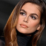 Kaia Gerber asiste a evento con el mismo vestido que usó su madre en los Óscar de 1993: ¿Cómo le queda?