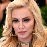 Madonna es fotografiada apoyando exposición de arte montada por su hijo Rocco