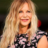 Meg Ryan se protege de las bajas temperaturas con este sofisticado abrigo mientras pasea con su hija