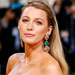 Blake Lively es fotografiada en el estreno de su nueva cinta, llamando la atención con increíble detalle