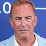 Kevin Costner es fotografiado con misteriosa mujer sepultando rumores de romance con Jennifer Lopez