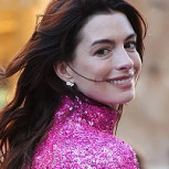 ¿Se sometió a retoques en su rostro? Aspecto “demasiado” juvenil de Anne Hathaway dispara las especulaciones