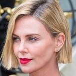 Charlize Theron encanta a los paparazzis con sofisticado look, en medio de impactante confesión sobre sus hijos
