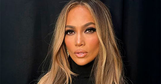 JLo-Paparazzis-F