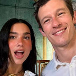 Dua Lipa vuelve a ser fotografiada junto a Callum Turner en Nueva York: A pocos días de desembarcar en Chile