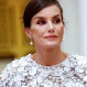 La Reina Letizia llama poderosamente la atención de los paparazzis con su look en China