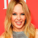 Kylie Minogue vuelve a impactar a paparazzis con su look presentando nuevo disco