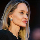 Conmovedor gesto de Angelina Jolie: Fue fotografiada en la frontera de Egipto y  Gaza ayudando a los heridos