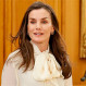 La reina Letizia deslumbra con look extremadamente elegante: Asistió a capilla ardiente de periodista en Madrid