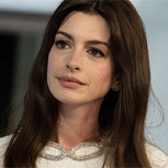 Anne Hathaway deslumbra en presentación de su nueva cinta: Actriz es captada enfundada en un vestido transparente