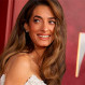 Amal Clooney deslumbra enfundada en vestido “vintage” para una cena familiar