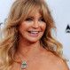 Goldie Hawn demuestra cómo llevar un traje de baño con estilo a los 80 años