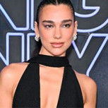 Dua Lipa asiste a estreno usando vestido con la espalda descubierta: “Se robó” los flashes de los paparazzis