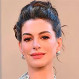 Anne Hathaway enternece mostrando su panza de embarazada junto a otras celebridades