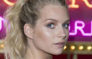 Lottie Moss destaca en una fiesta enfundada en vestido muy ce&ntilde;ido: As&iacute; se vio la hermanastra de Kate