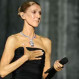 Céline Dion se cae en el escenario y olvida sus letras en último concierto: Alarma entre fans