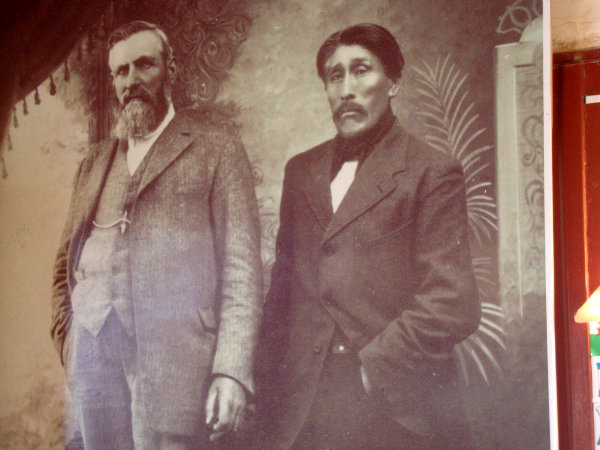 Colono gales, Edmund Hunt, con su amigo Tehuelche Nahuelquir Chiquichán, 1936. Fotografía gentileza Sergio Giaquinta.