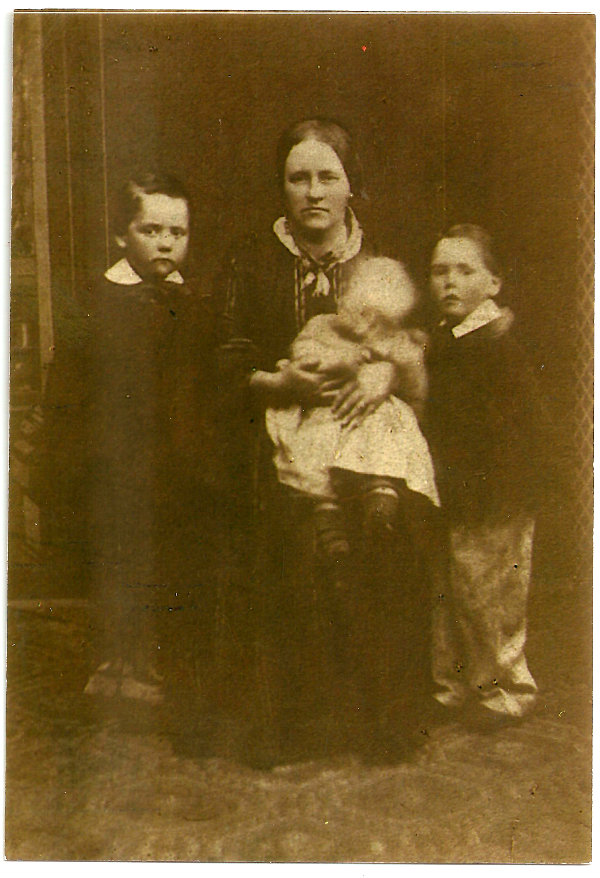 Catherine Roberts e hijos.