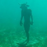 Lago Mari Menuco se transforma en una “galería” de esculturas submarinas