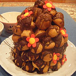 Torre de profiteroles, postre especial para celebraciones