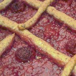 Kuchen de nueces y mermelada de frambuesas: receta que sale de lo común