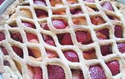 ¿Kuchen bajo en calorías? Prueba esta receta de frutillas y manzanas