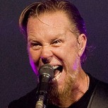 Redes sociales repudian a vocalista de Metallica por matar a un oso por diversión