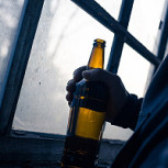 Alcoholismo y depresión: Conoce la preocupante tendencia que se está dando desde la adolescencia a la adultez
