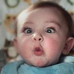 ¿Tu bebé se hizo? Genial publicidad recoge las caras que son inolvidables para los padres
