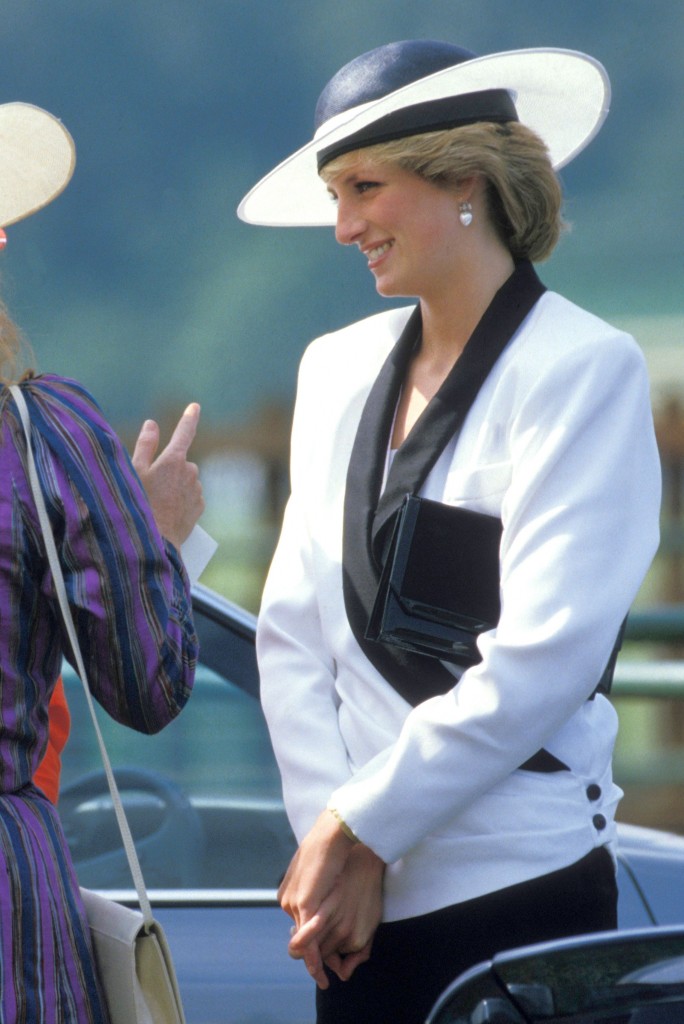 princess-diana-black-and-white-suit-1529593530