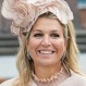 Máxima de Holanda destaca con acertado look juvenil durante charlas con adolescentes