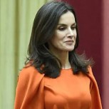 La prenda en blanco y negro y con un diseño poco tradicional con que sorprendió la Reina Letizia: Continúa innovando