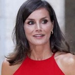 Reina Letizia estrenó un sencillo vestido sin mangas para el comienzo de su gira por España