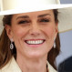 Kate Middleton estrenó un elegante “vestido-abrigo” de su nuevo diseñador en ceremonia en Windsor