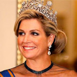 Reina Máxima deslumbró con transparencias y diamantes históricos en cena para emperadores de Japón